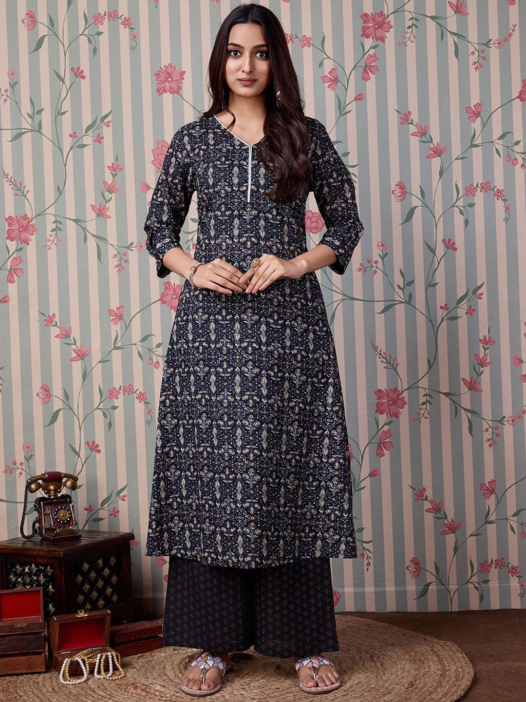 

Ode by House of Pataudi Floral Printed Regular Pure Cotton A-Line Kurta With Trousers, Navy blue