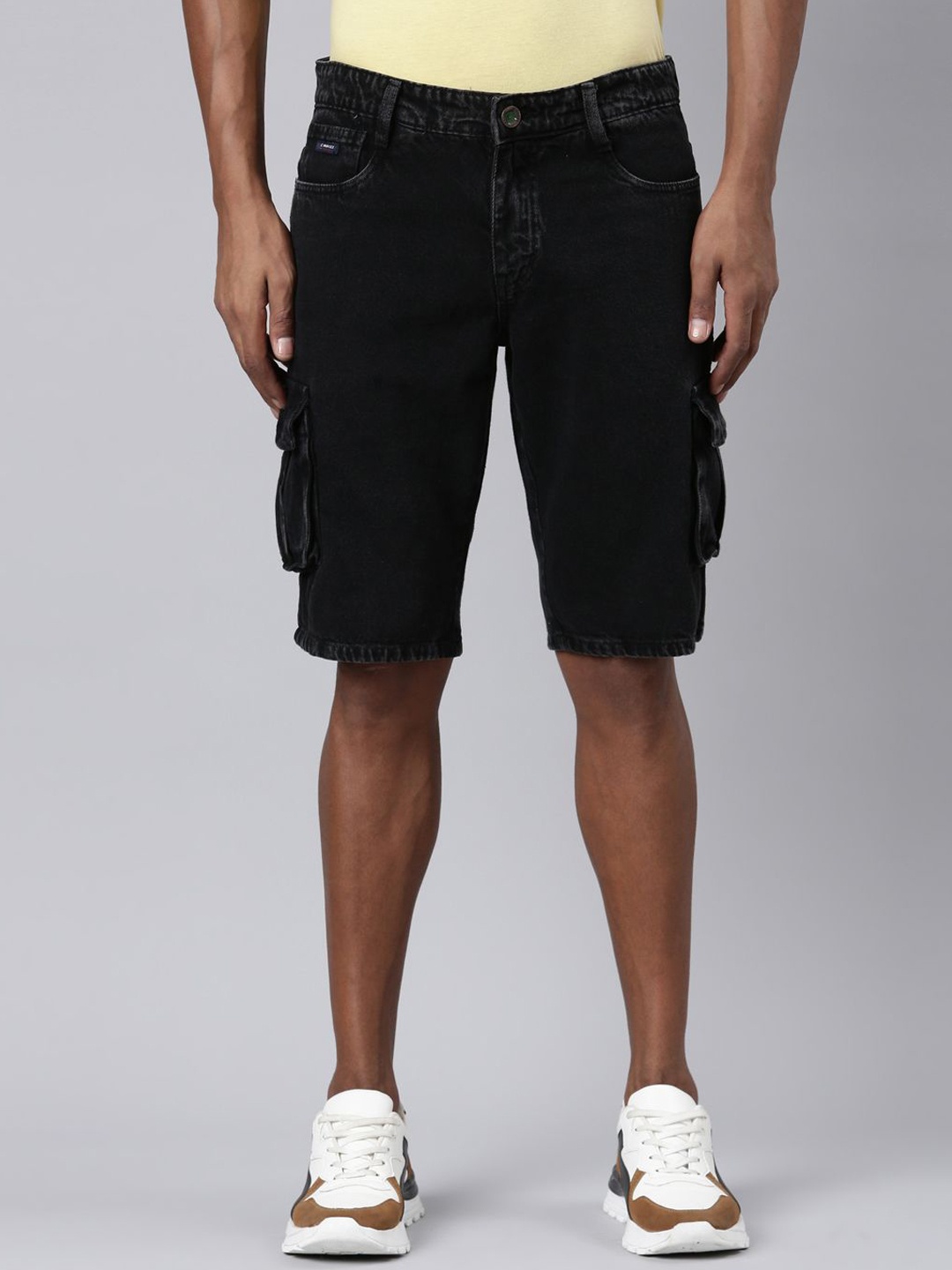 

CINOCCI Men Denim Regular Fit Knee Length Mid-Rise Cargo Shorts, Black