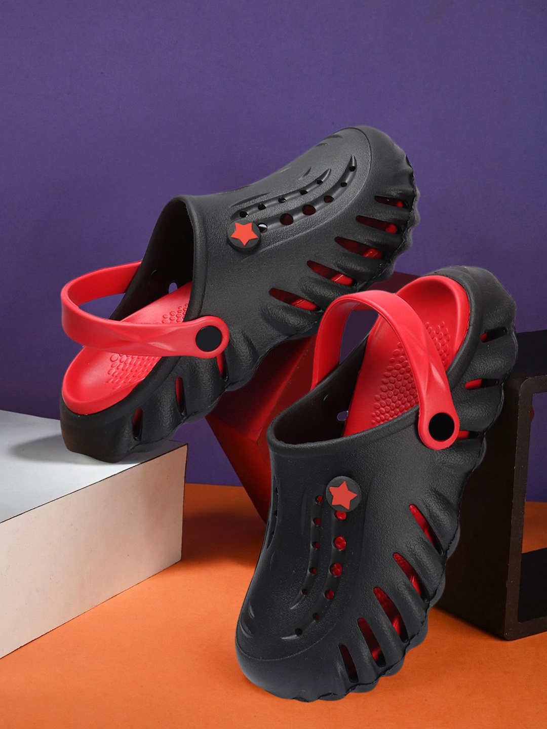 

HRX by Hrithik Roshan Men Solid Rubber Clogs, Red
