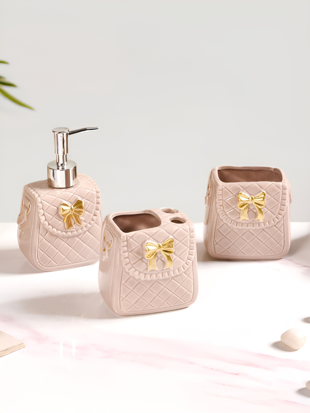 

Nestasia Taupe & Gold-Toned 3 Pieces Textured Ceramic Bath Accessories Set