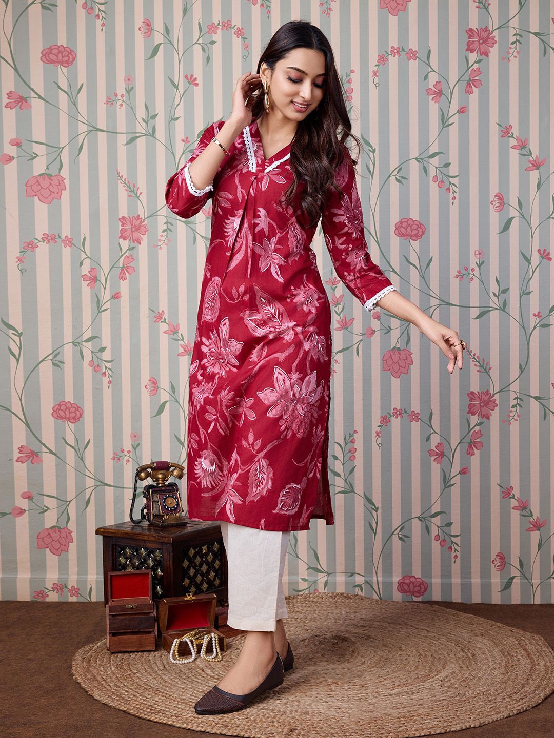 

Ode by House of Pataudi Floral Printed Pure Cotton Kurta, Red