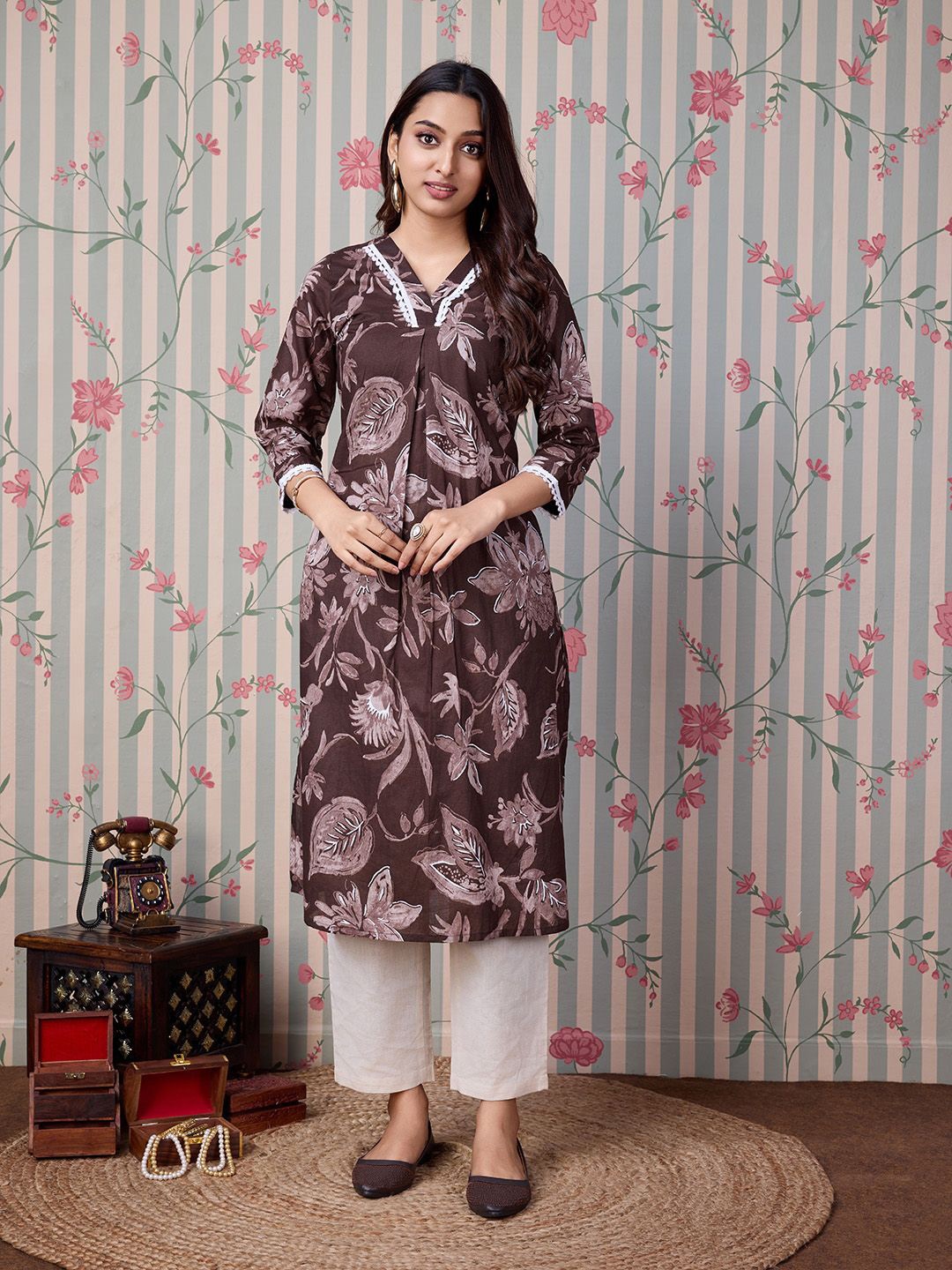 

Ode by House of Pataudi Floral Printed Pure Cotton Thread Work Straight Kurta, Brown