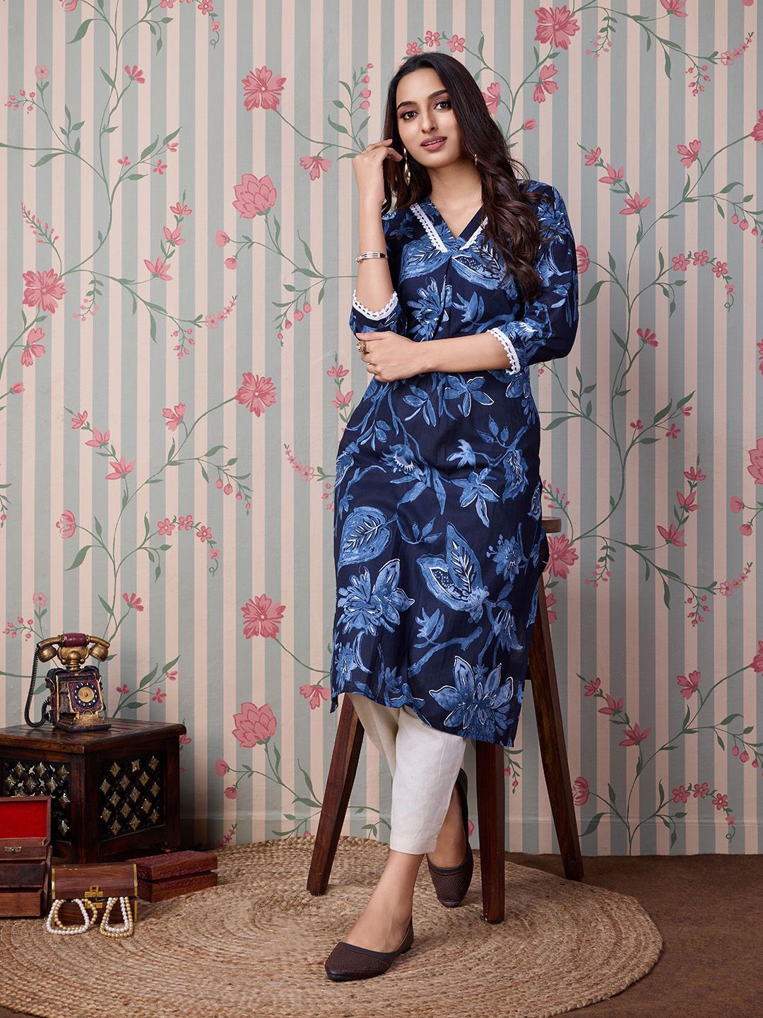 

Ode by House of Pataudi Floral Printed Thread Work Pure Cotton Floral Kurta, Blue