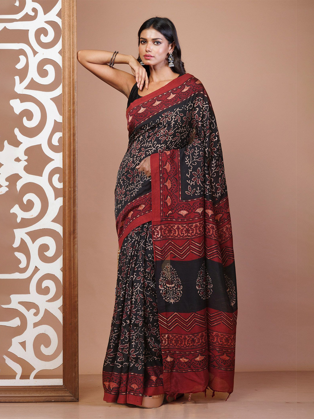 

Unnati Silks Ethnic Motif Handloom Chanderi Saree, Black