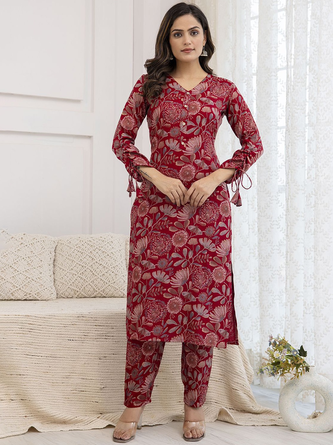 

Nayo Floral Printed V-Neck Straight Kurta With Trousers, Maroon