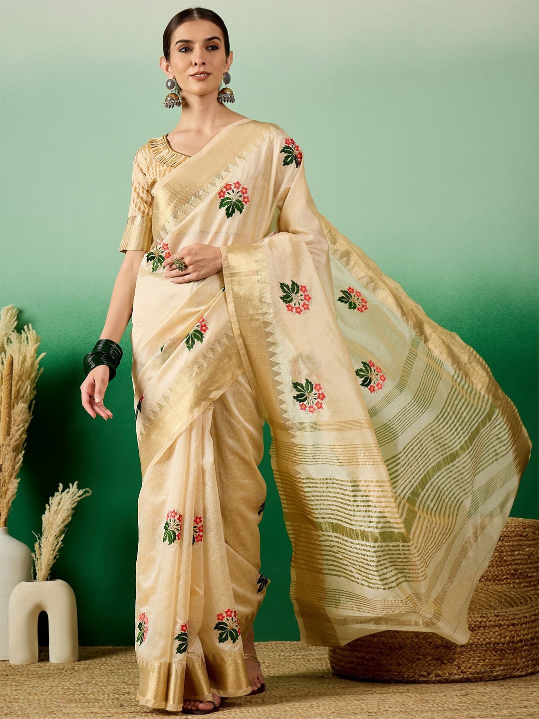 

KAVINDI Floral Embroidered Saree, White