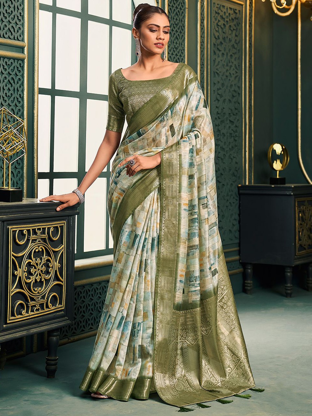 

Mitera Geometric Woven Design Zari Saree, Green