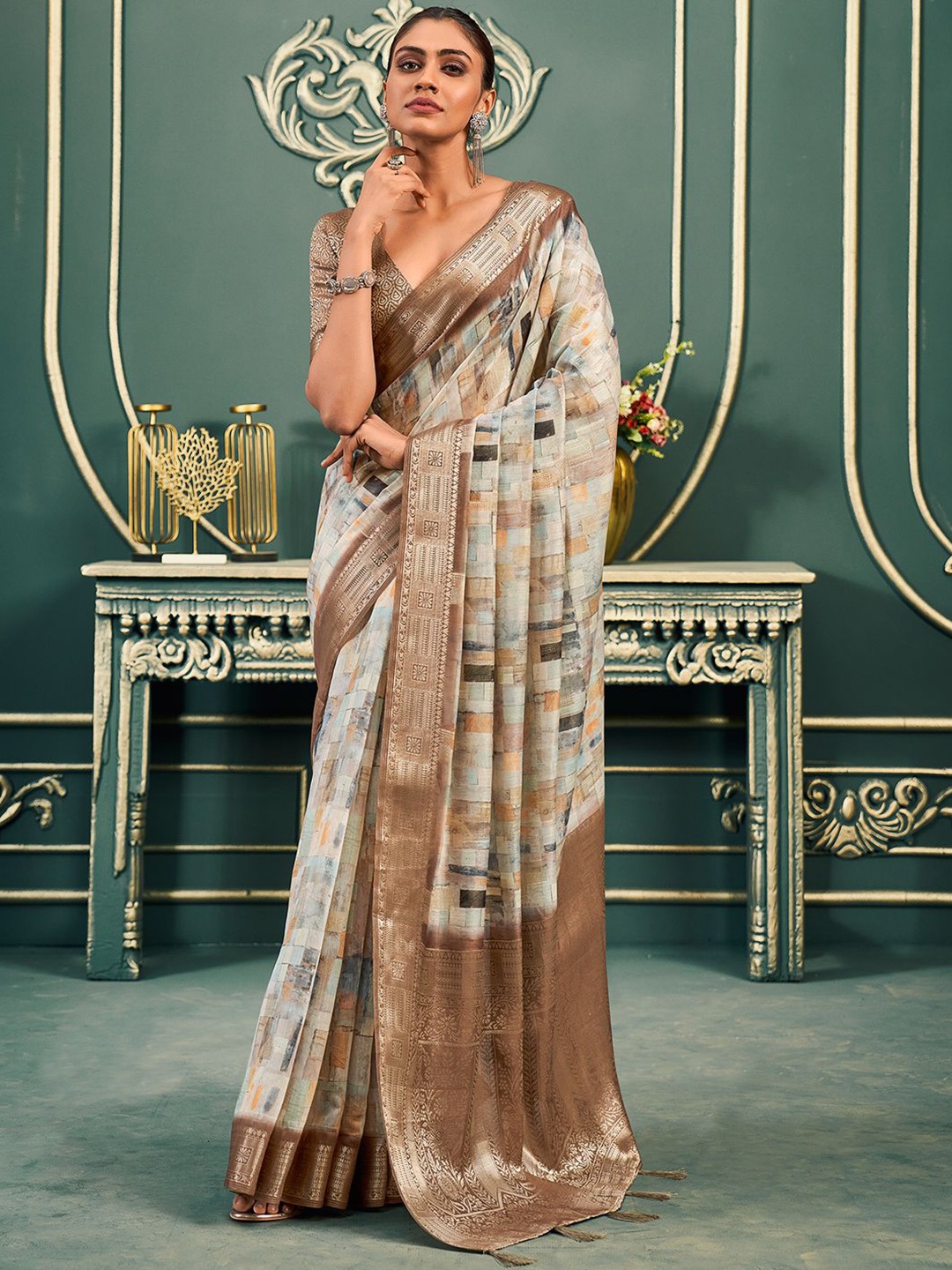 

Mitera Abstract Printed Zari Saree With Unstitched Blouse Piece, Beige