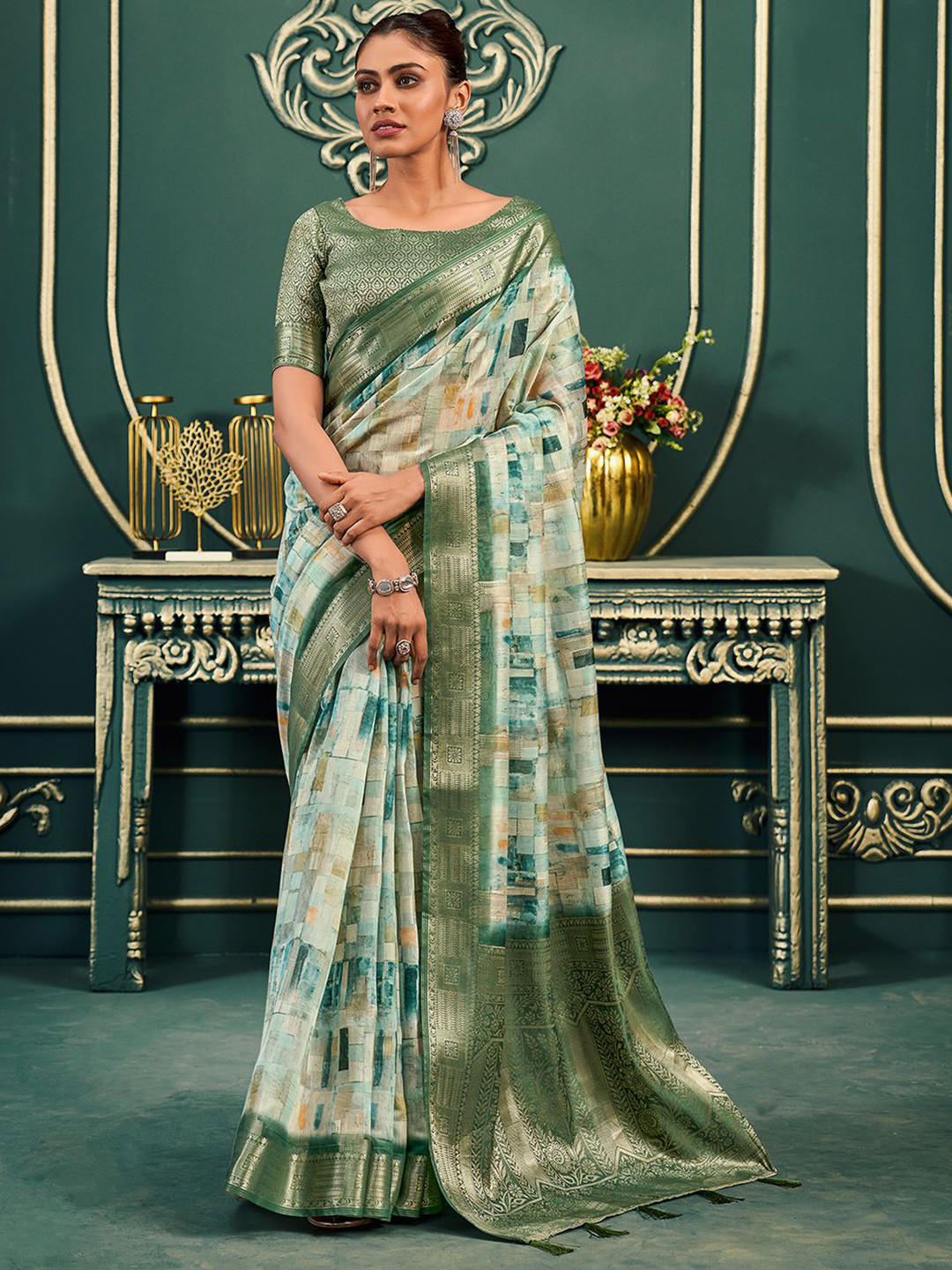 

Mitera Zari Woven Tassel Abstract Saree, Green