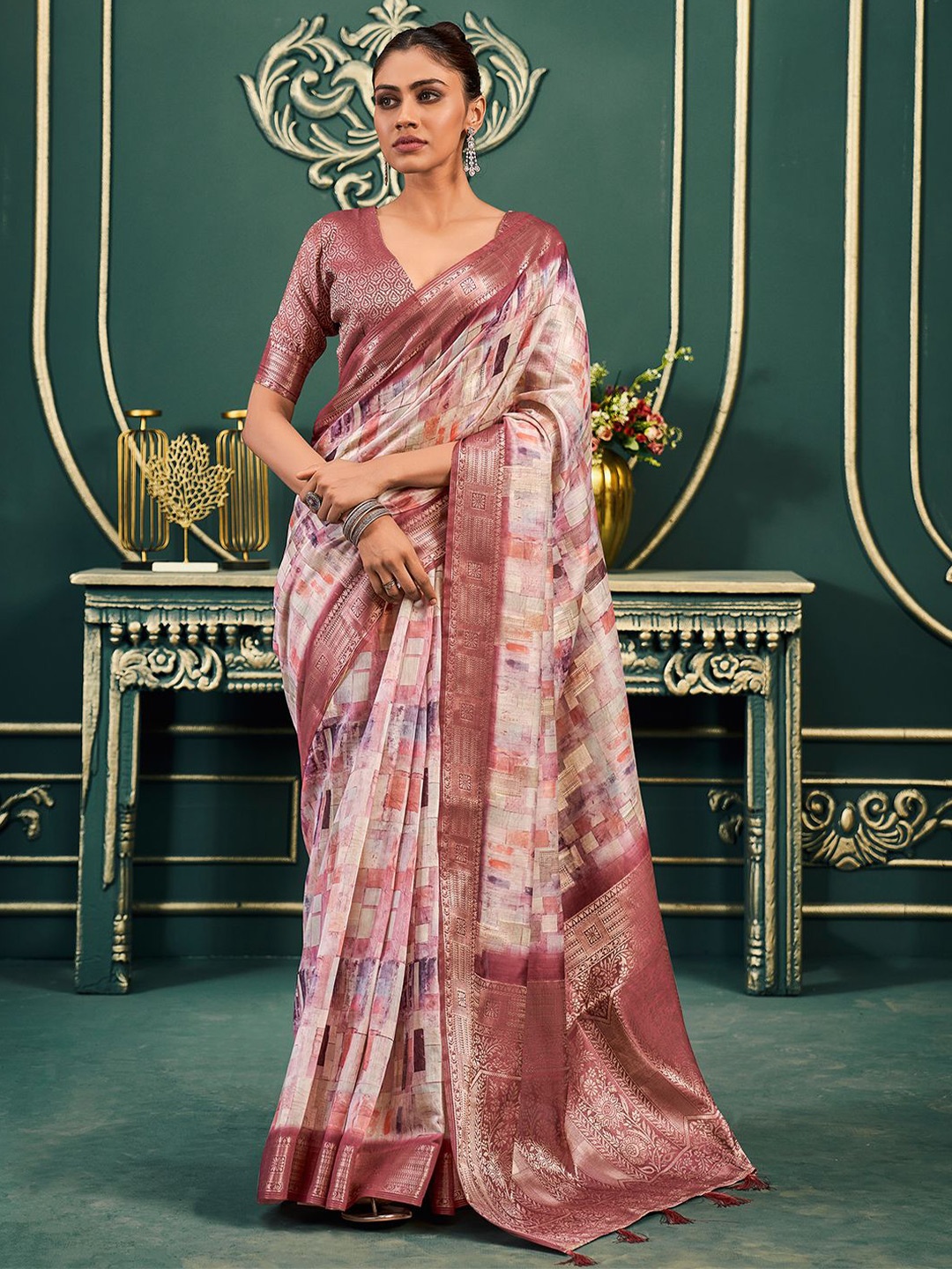

Mitera Abstract Printed Zari Saree With Unstitched Blouse Piece, Cream
