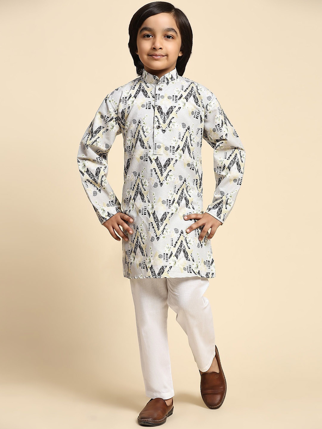 

Pro-Ethic STYLE DEVELOPER Boys Abstract Printed Regular Pure Cotton Kurta with Pyjamas, Yellow