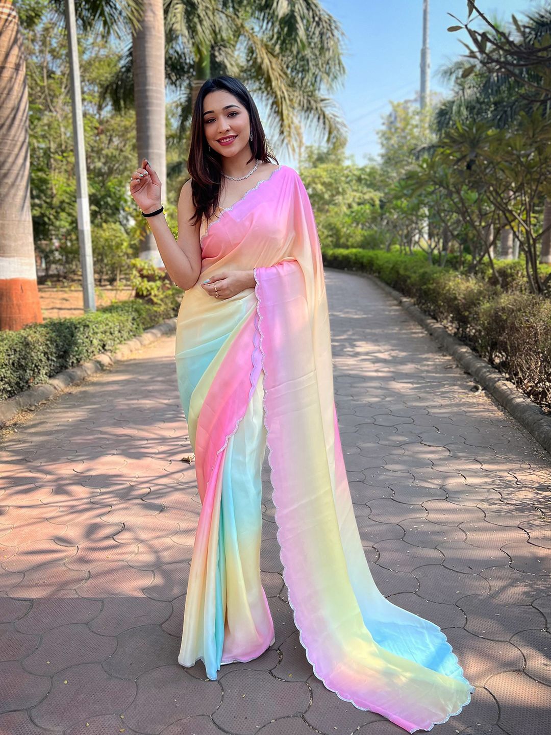 

VASTRANAND Embellished Satin Ombre Saree, Pink