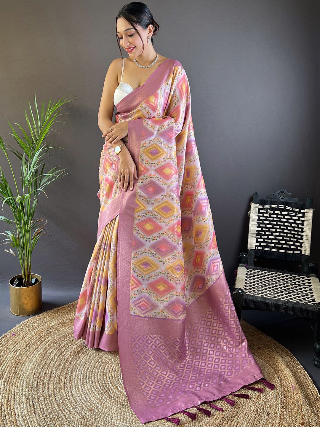 

VASTRANAND Woven Design Zari Bagh Saree, Lavender