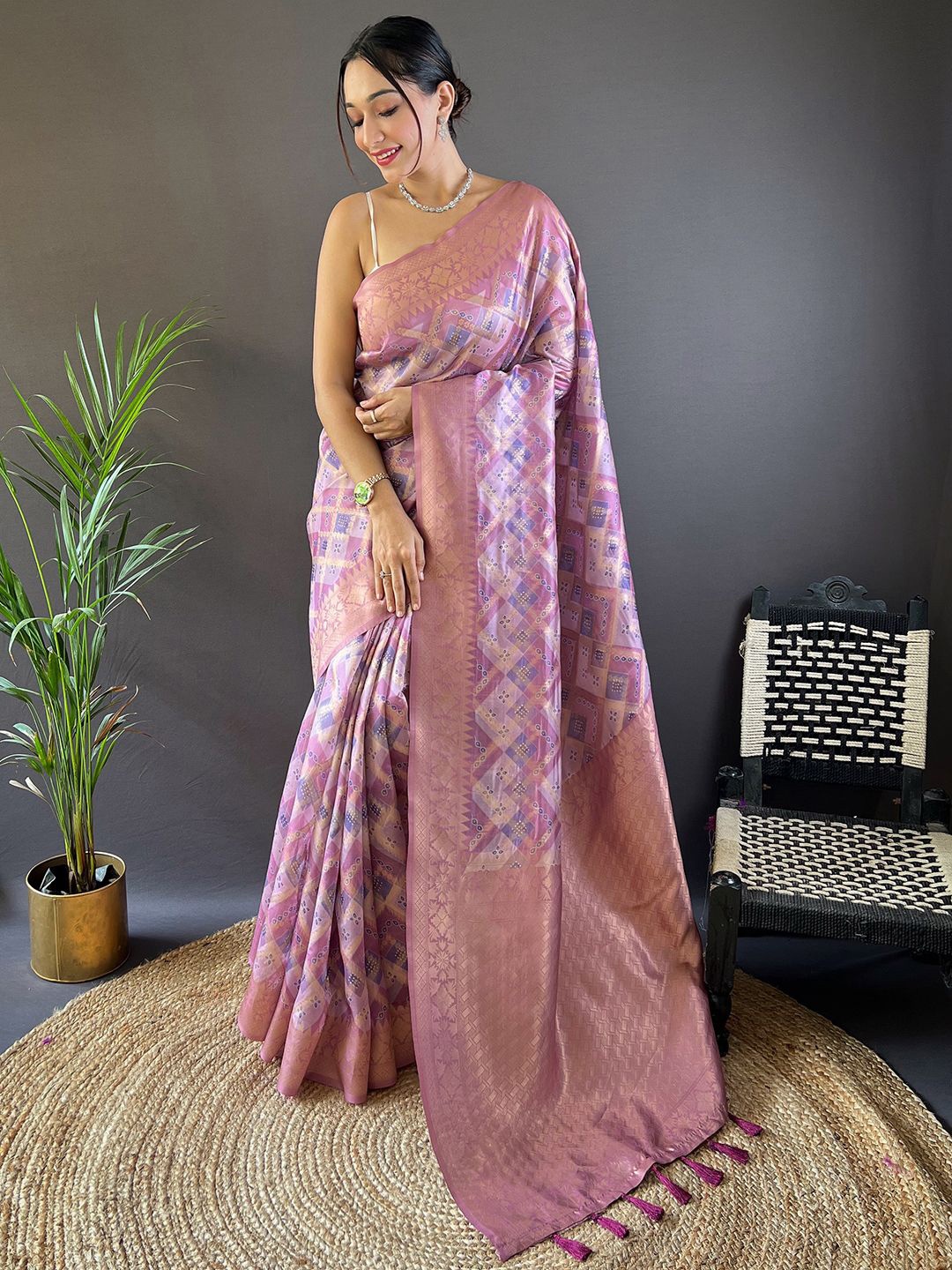 

VASTRANAND Ethnic Motif Zari Woven Bagh Saree, Lavender