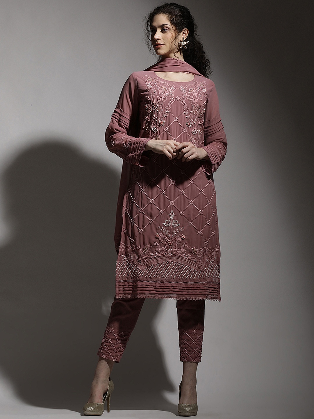 

MAHALASA Geometric Embroidered Thread Work Net Straight Kurta With Trousers & Dupatta, Lavender