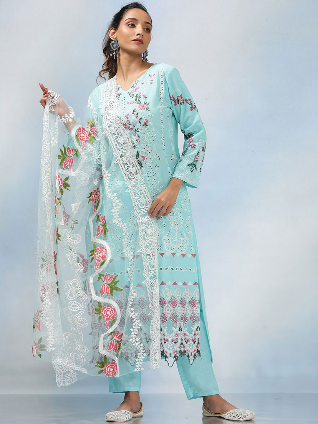 

MAHALASA Floral Embroidered Notch Neck Net Straight Kurta With Trousers & Dupatta, Turquoise blue