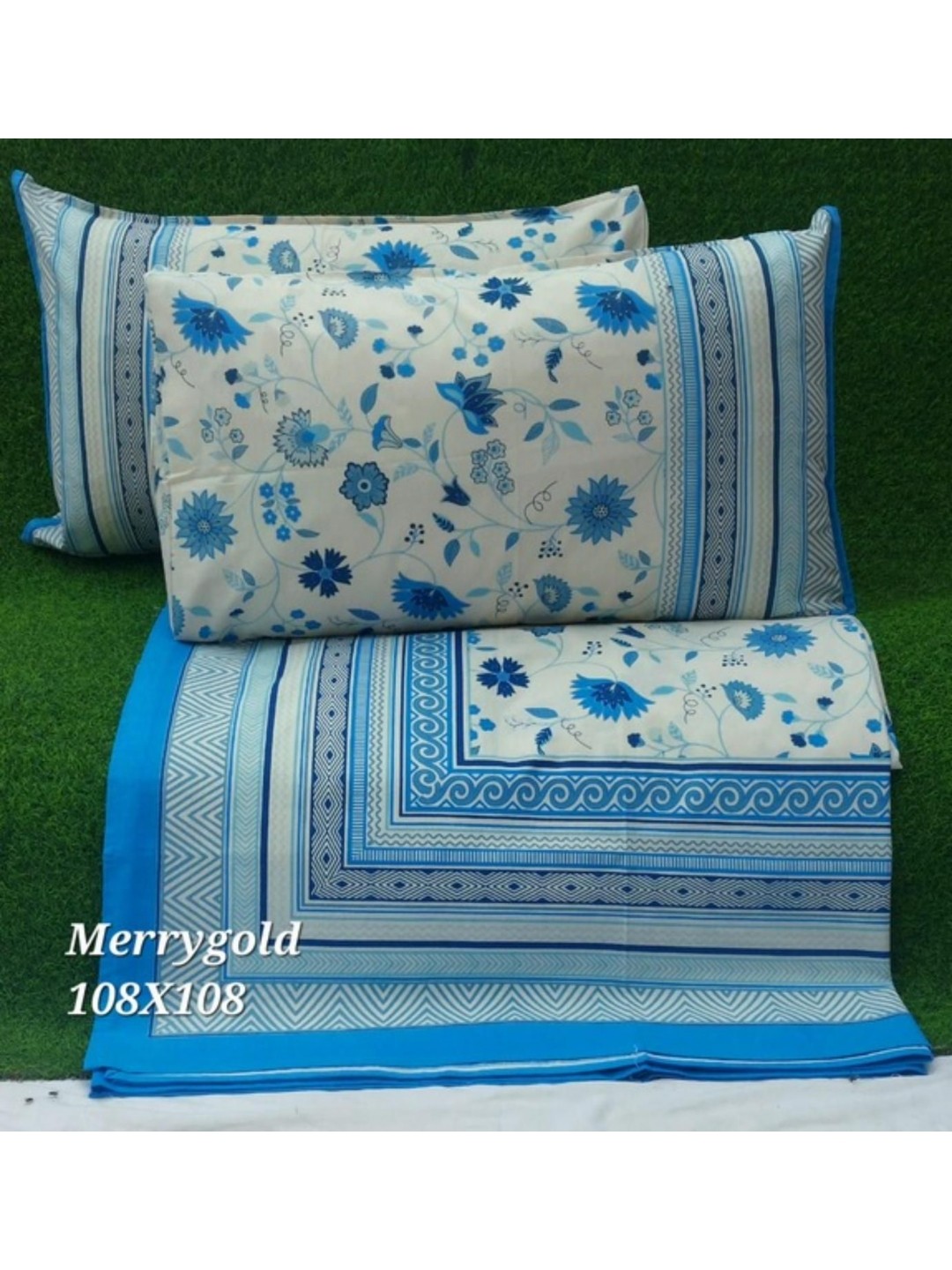 

Bedbathandbliss Blue Floral 300 TC King Bedsheet with 2 Pillow Covers