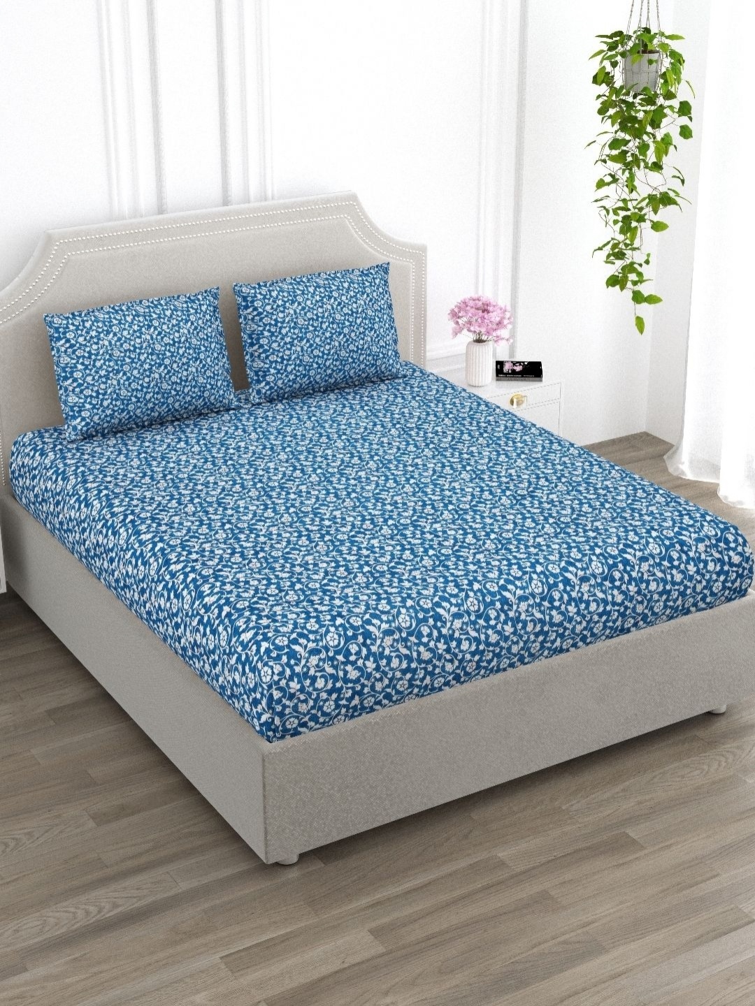 

EverHOME Blue & White Floral 210 TC Cotton King Bedsheet with 2 Pillow Covers