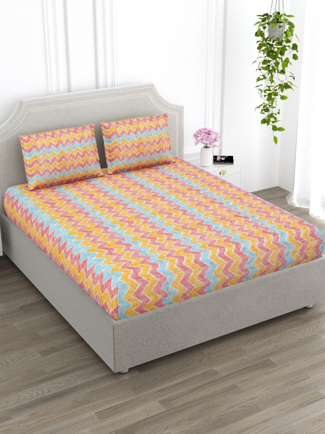

EverHOME Yellow & Blue Geometric 210 TC King Bedsheet with 2 Pillow Covers