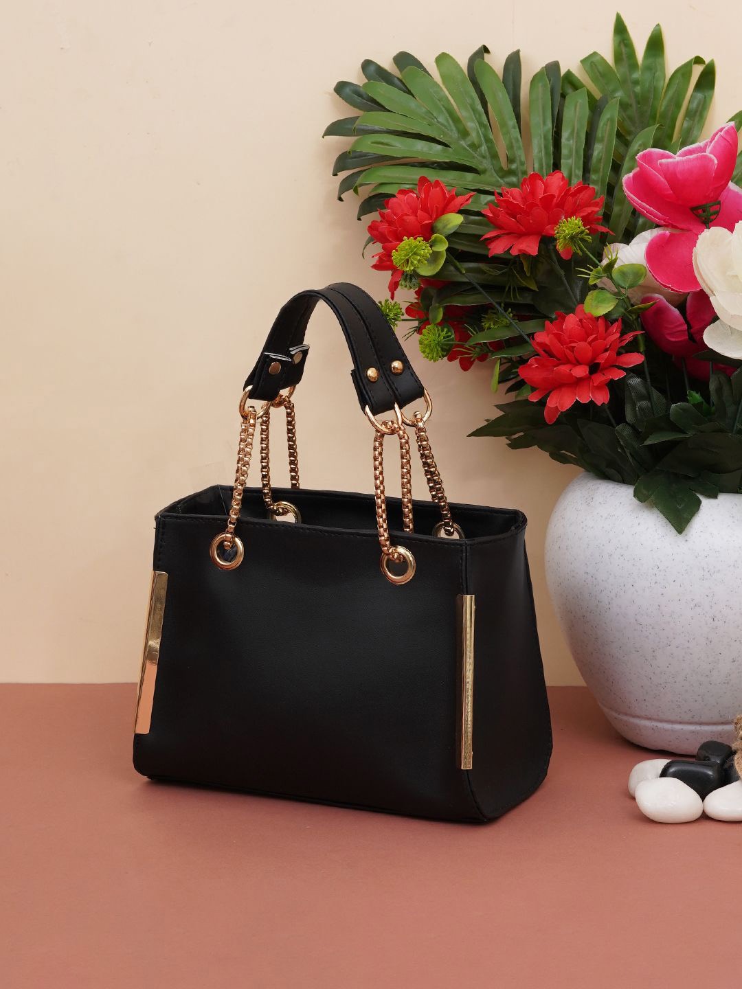 

FABBHUE Structured Shoulder Bag with Fringed, Black