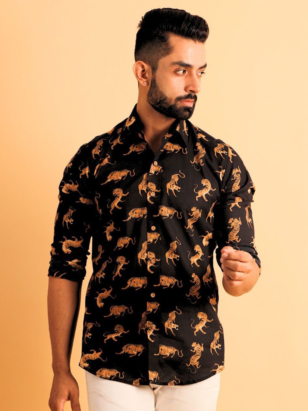 

Lightpole Men Smart Floral Opaque Printed Cotton Casual Shirt, Black