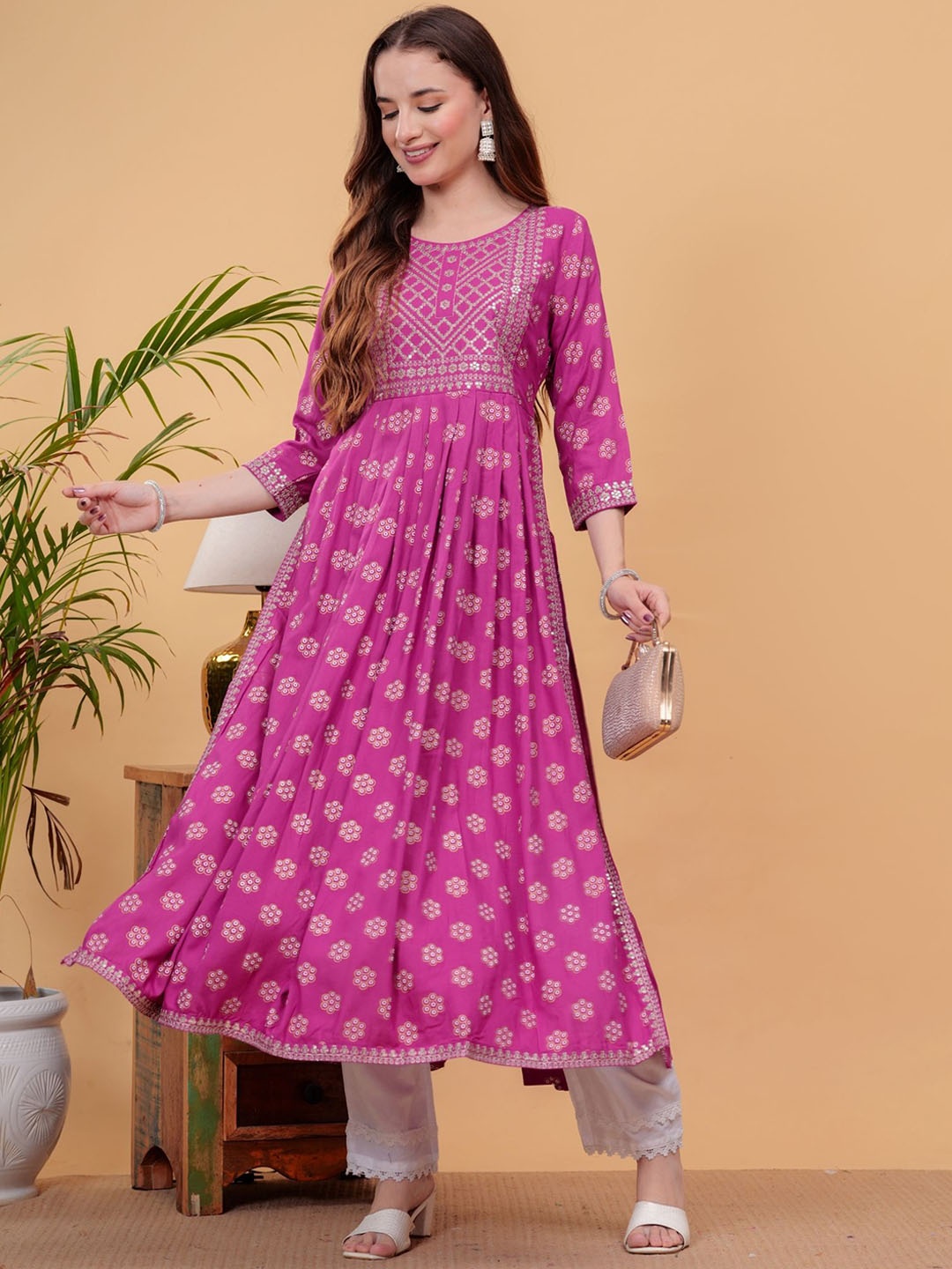 

NEW4U Ethnic Motifs Printed Sequinned Anarkali Kurta, Pink
