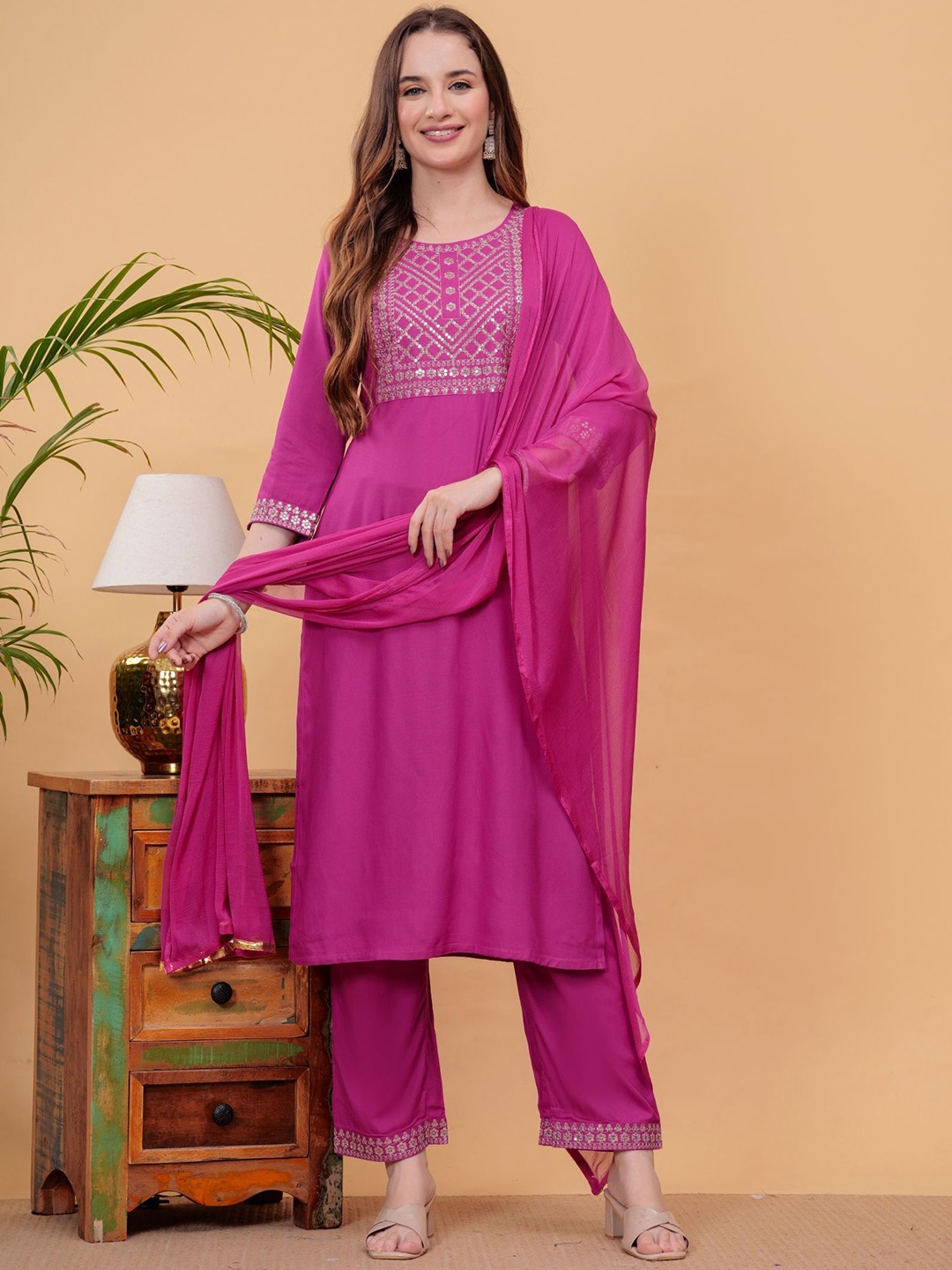 

NEW4U Floral Embroidered Regular Sequinned Straight Kurta With Palazzos & Dupatta, Pink