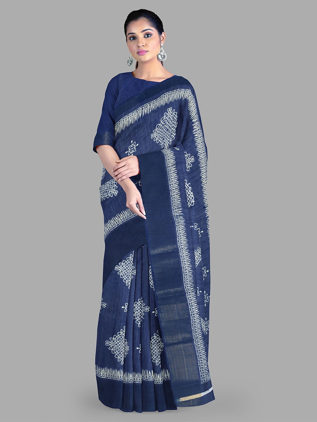 

The Chennai Silks Gadwal Cotton Blend Abstract Traditional Saree, Navy blue