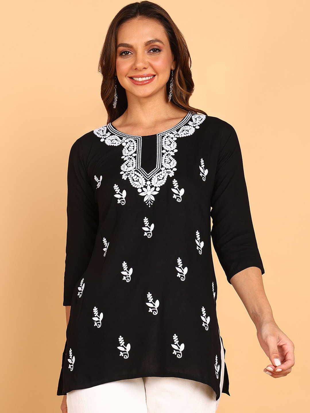 

TOP N THREAD Floral Embroidered Chikankari Chikankari Kurti, Black