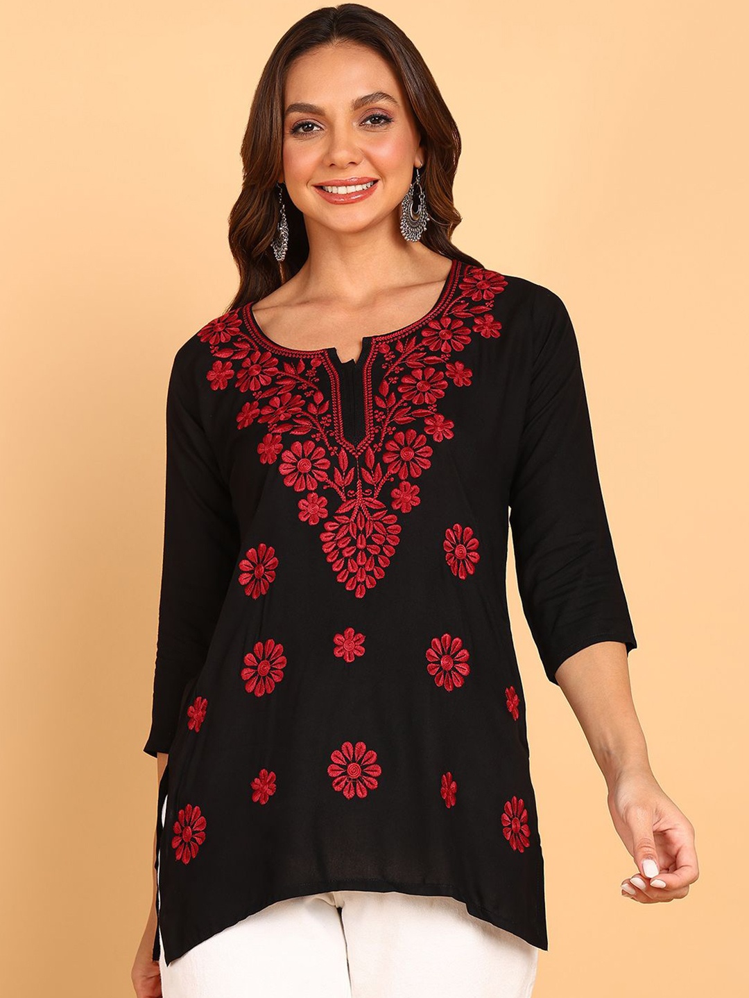 

TOP N THREAD Floral Embroidered Chikankari Chikankari Kurti, Black