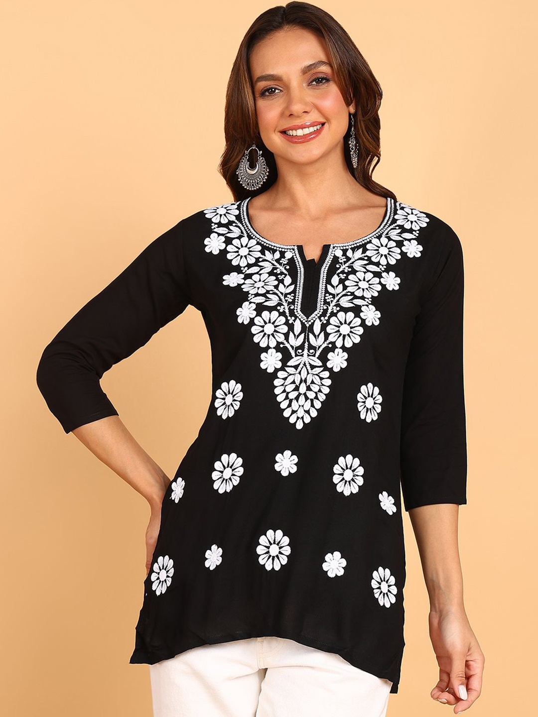 

TOP N THREAD Floral Embroidered Chikankari Chikankari Kurti, Black