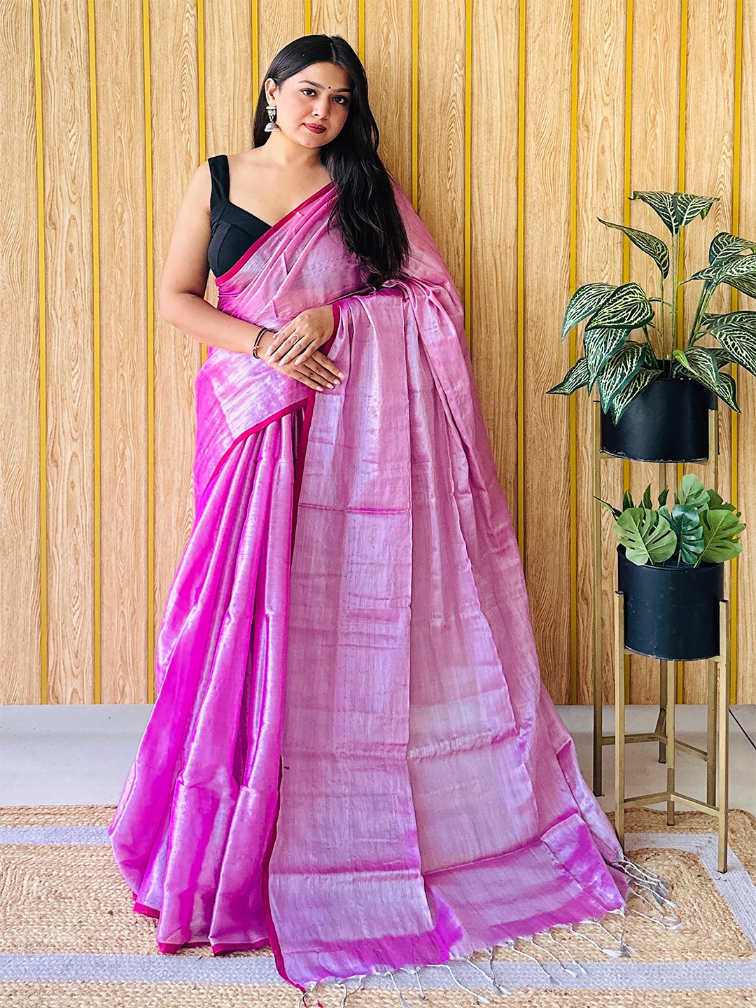 

Anouk Zari Woven Solid Tissue Saree, Pink