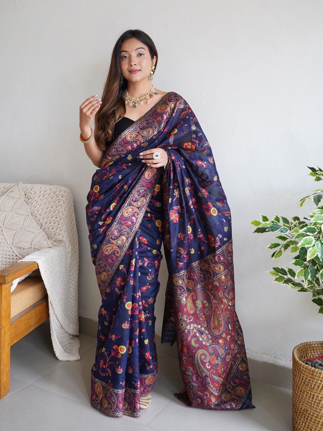 

CANIZZARO Paisley Woven Design Saree, Blue