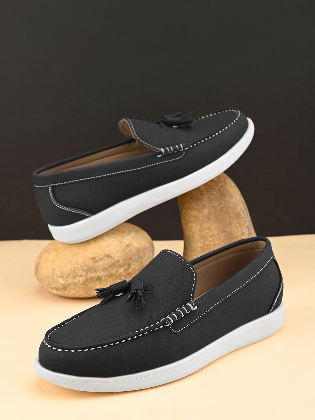 

Fentacia Men Solid Slip-On Round Toe Loafers With Tassel, Black