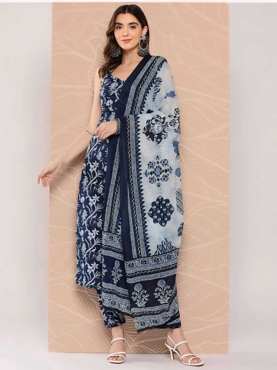 

VYKOO Floral Printed V-neck Straight Kurta with Trousers & Dupatta, Blue