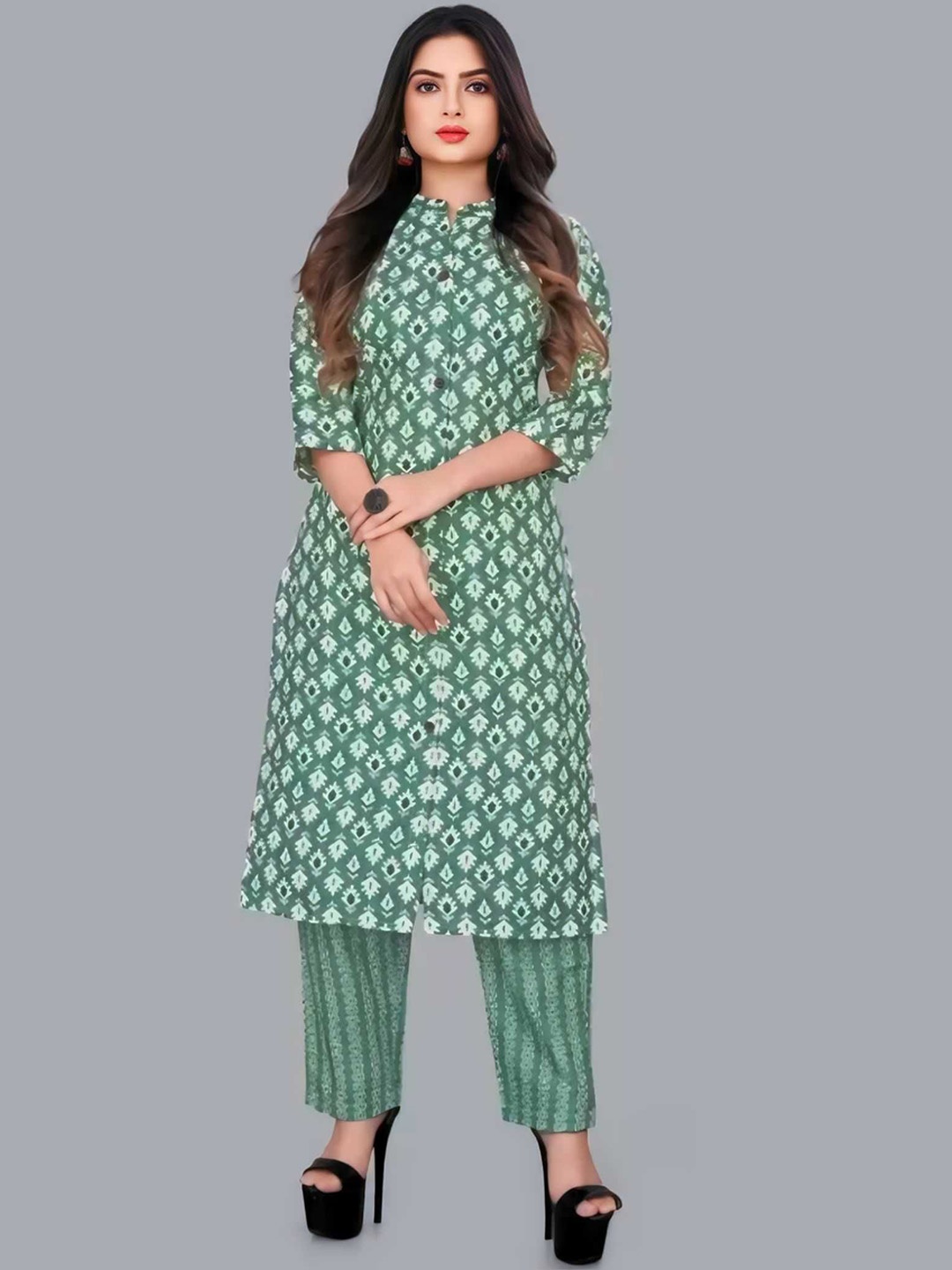 

VYKOO Ethnic Motifs Printed Mandarin Collar Straight Kurta with Trousers, Green