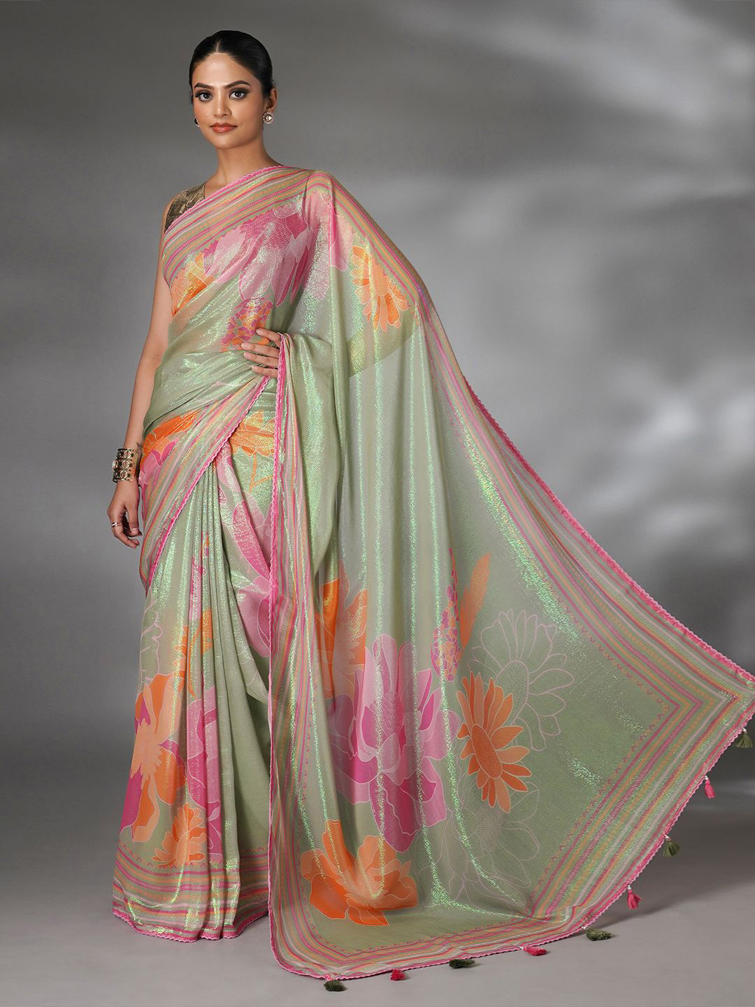 

saree.com Floral Saree With Blouse Piece, Green
