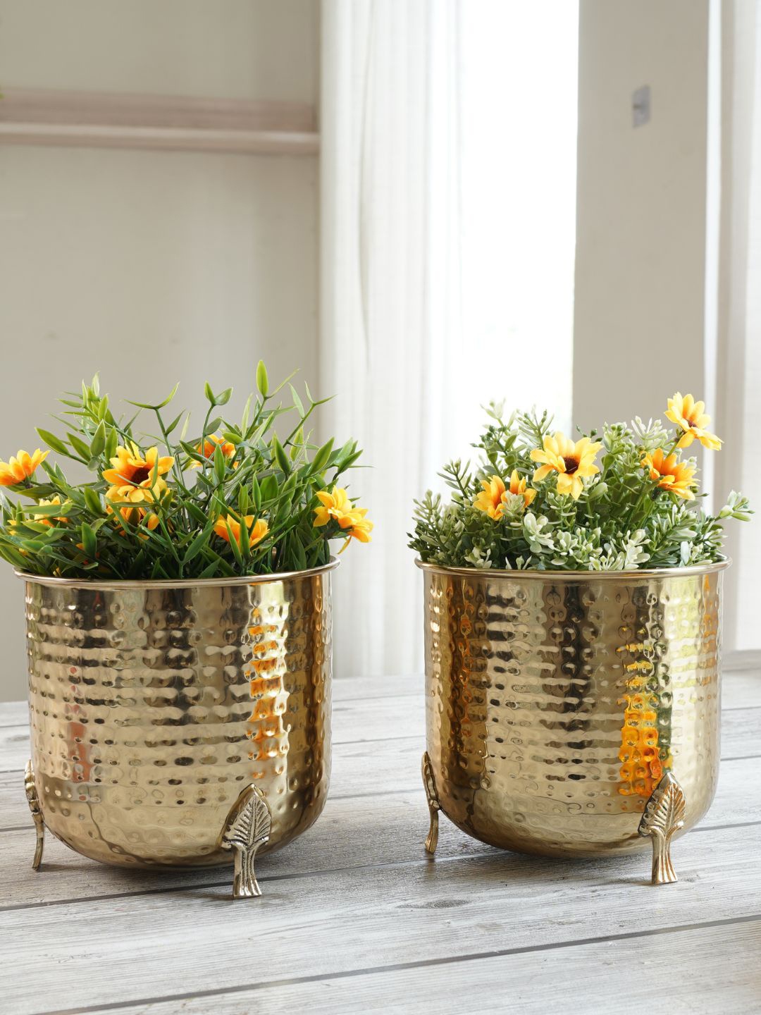 

BEHOMA Set of 2 Gold Toned Large & Small Hammered Metal Planter With Leaf leg