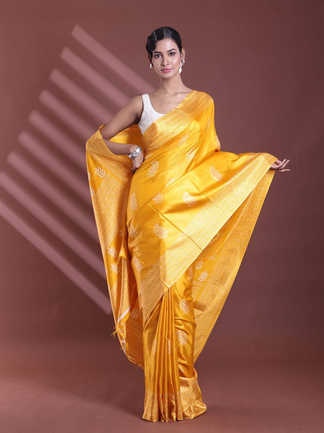 

Charukriti Paisley Printed Saree, Yellow