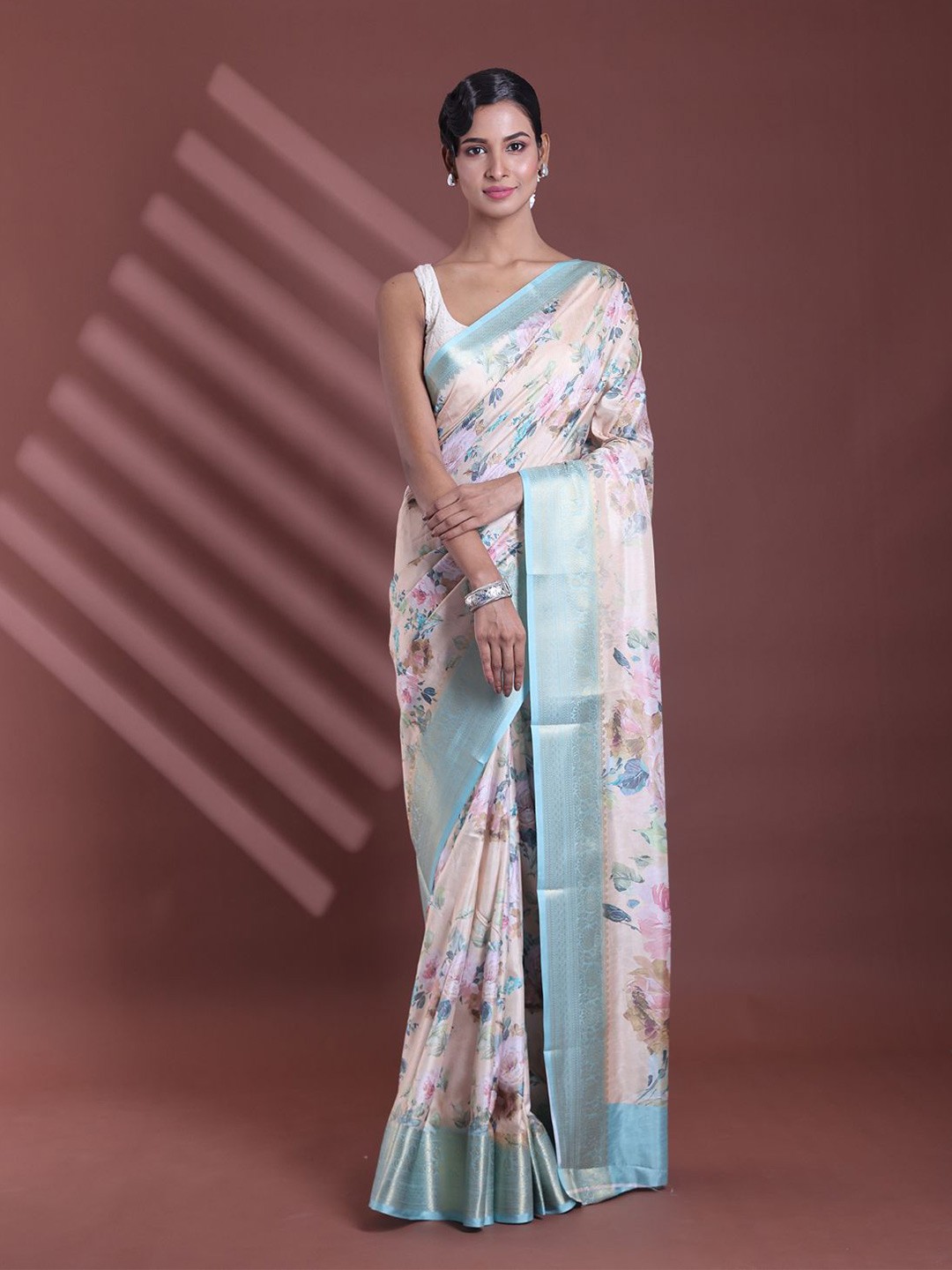 

Charukriti Zari Woven Floral Saree, Cream