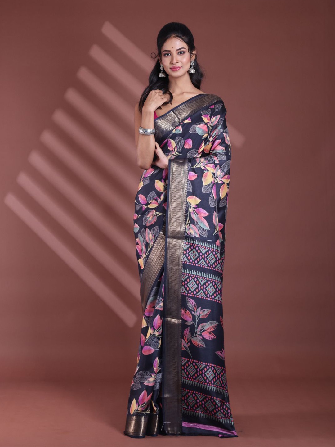

Charukriti Ethnic Motif Zari Woven Saree, Navy blue