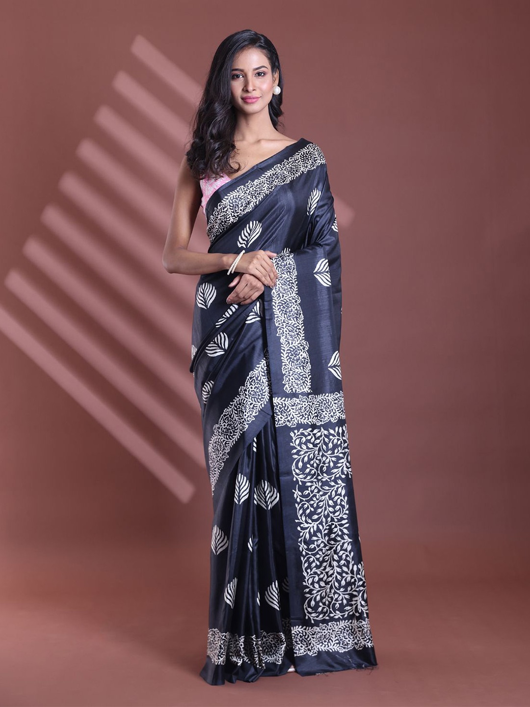 

Charukriti Ethnic Motifs Printed Saree, Black