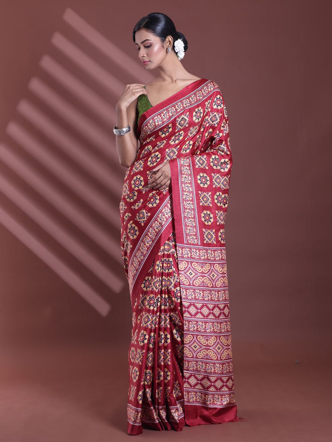 

Charukriti Ethnic Motifs Saree With Blouse Piece, Red