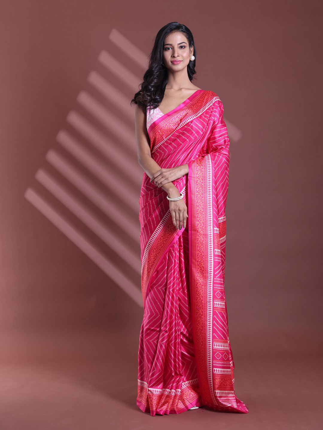 

Charukriti Bandhani Silk Blend Saree, Pink