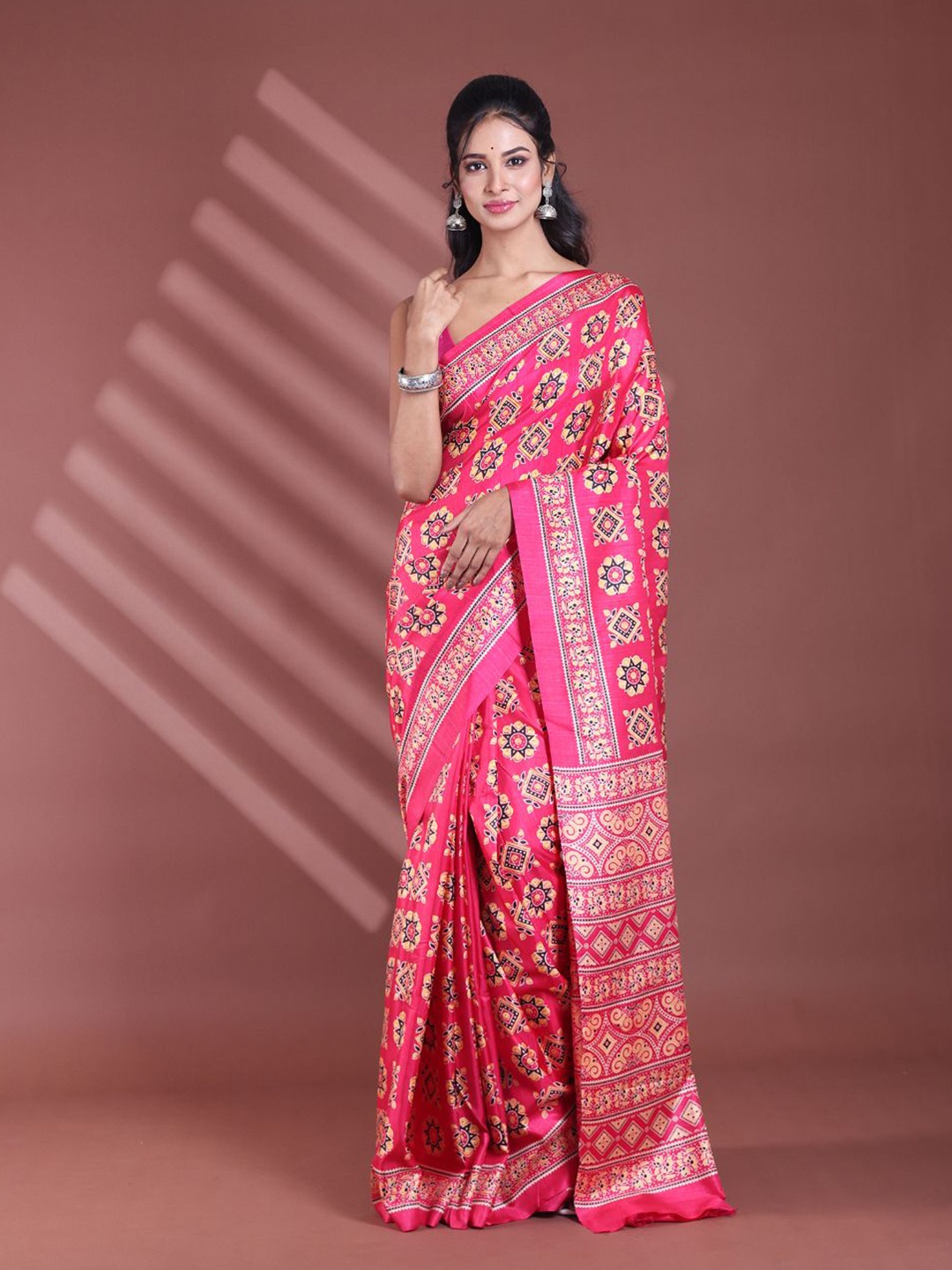 

Charukriti Ethnic Motifs Saree with Blouse, Pink