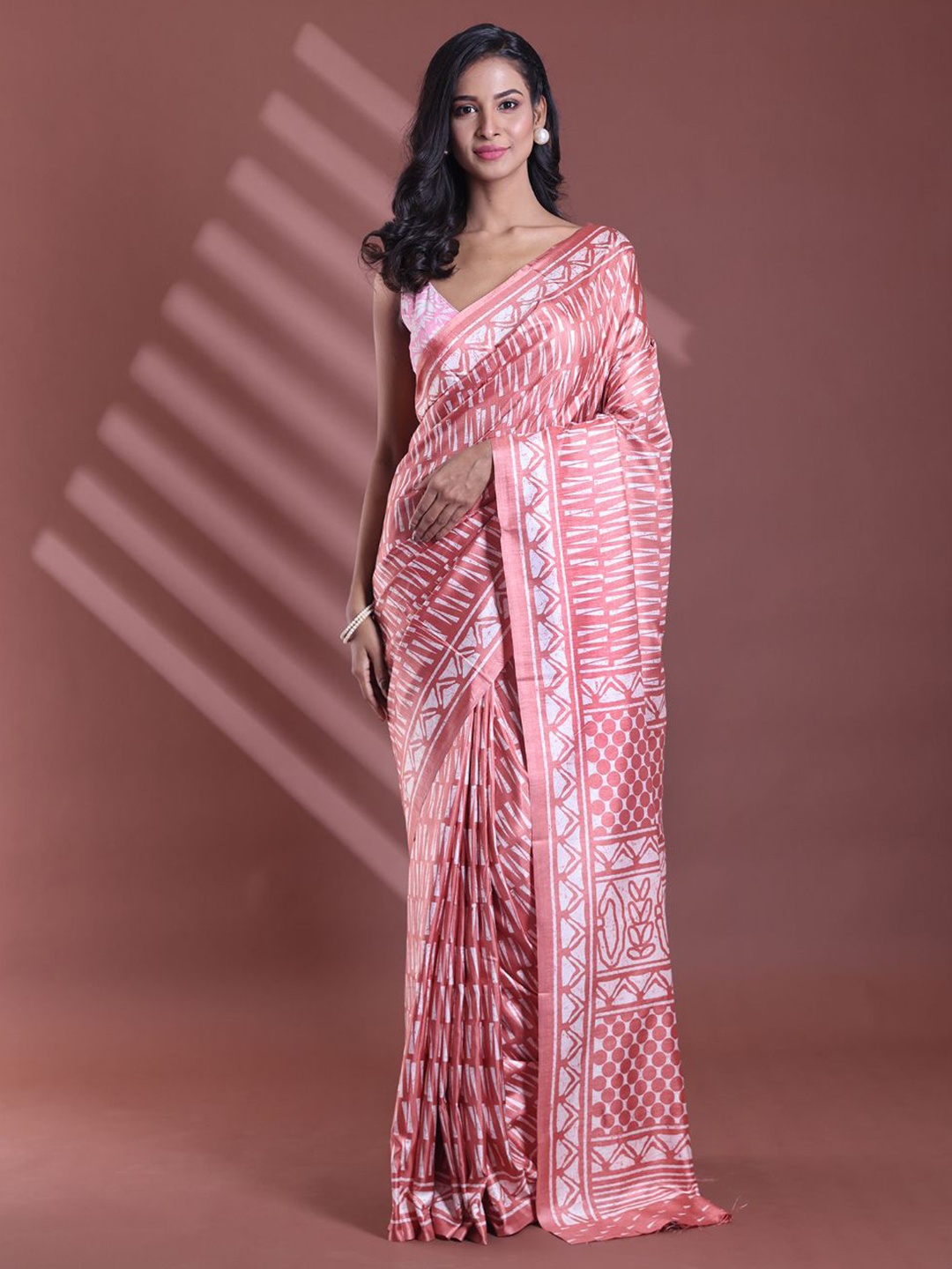 

Charukriti Geometric Printed Saree With Blouse Piece, Peach