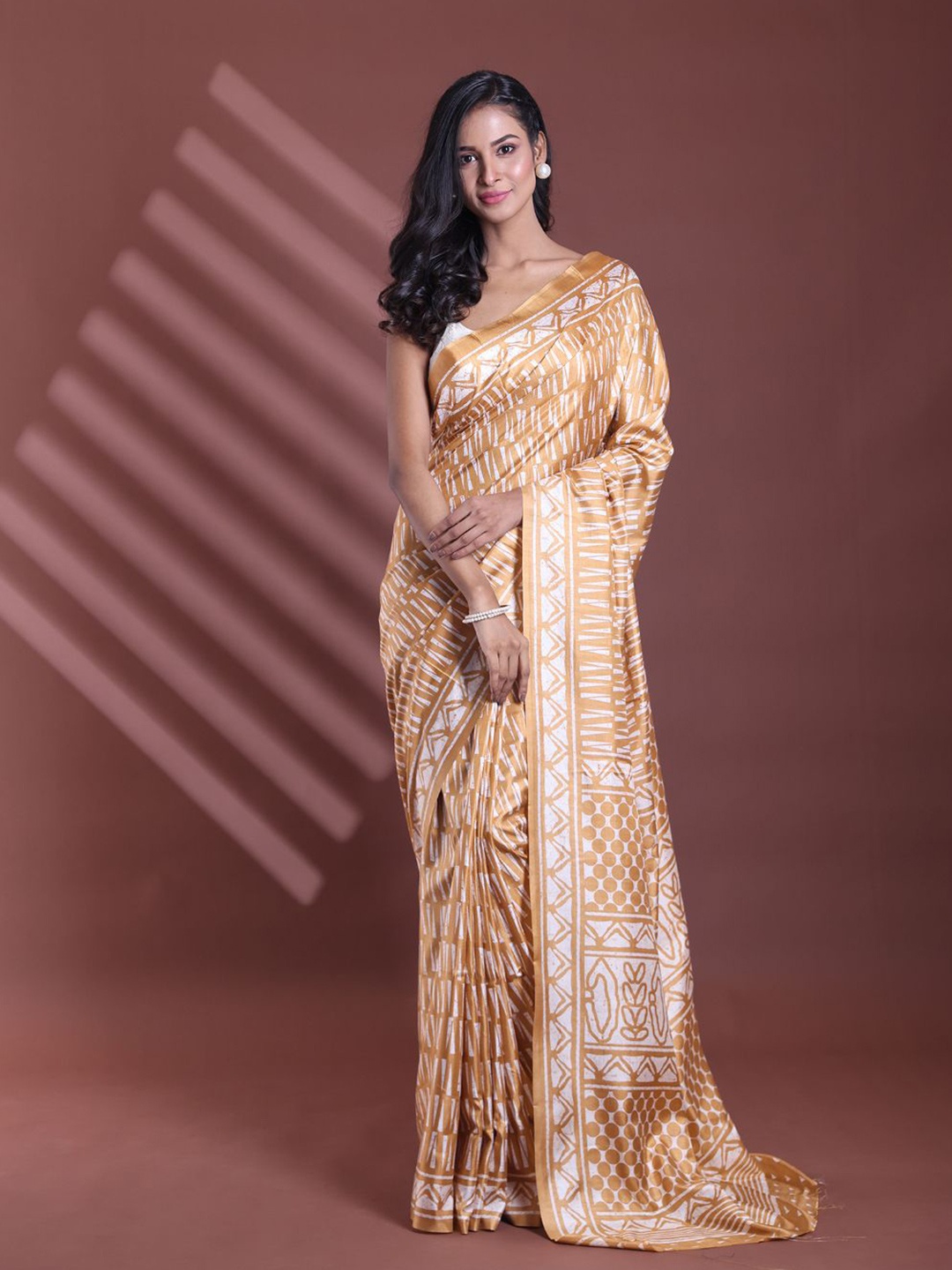 

Charukriti Abstract Printed Saree, Yellow