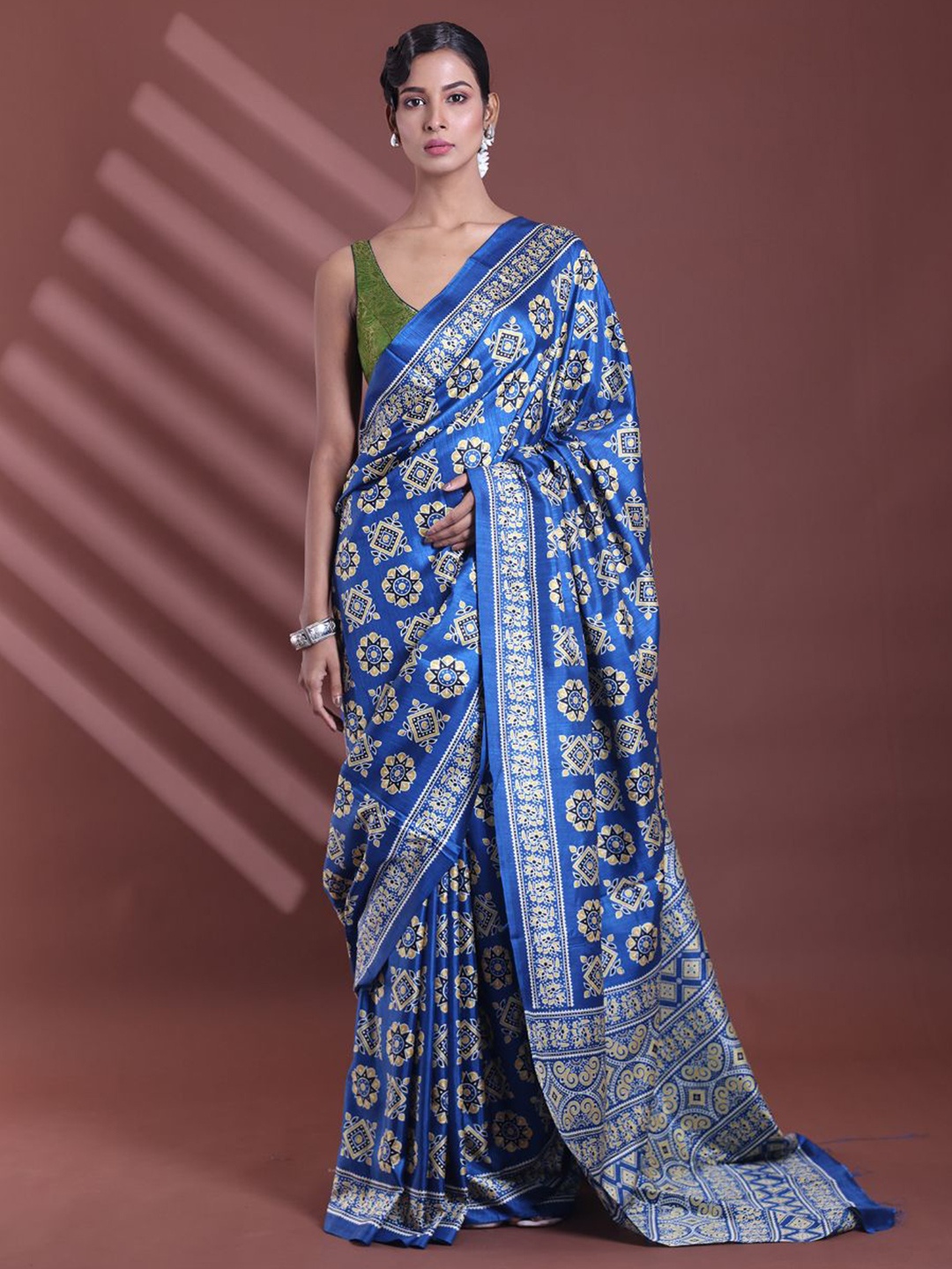 

Charukriti Ethnic Motifs Saree With Blouse Piece, Blue