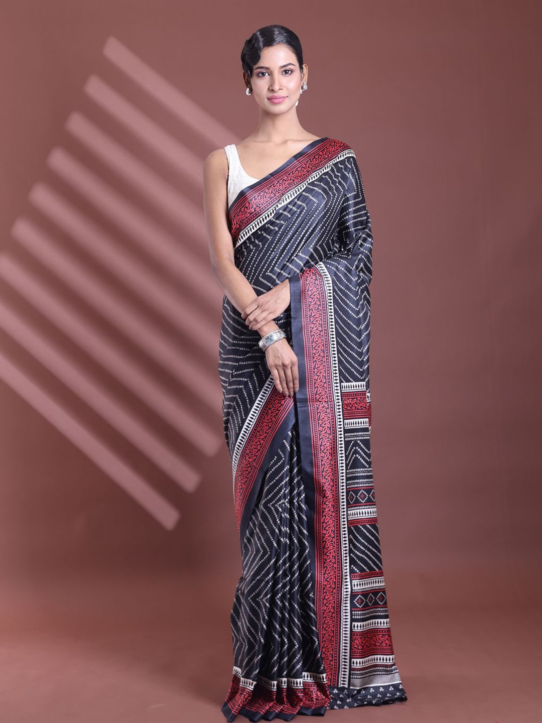 

Charukriti Bandhani Print Saree, Black