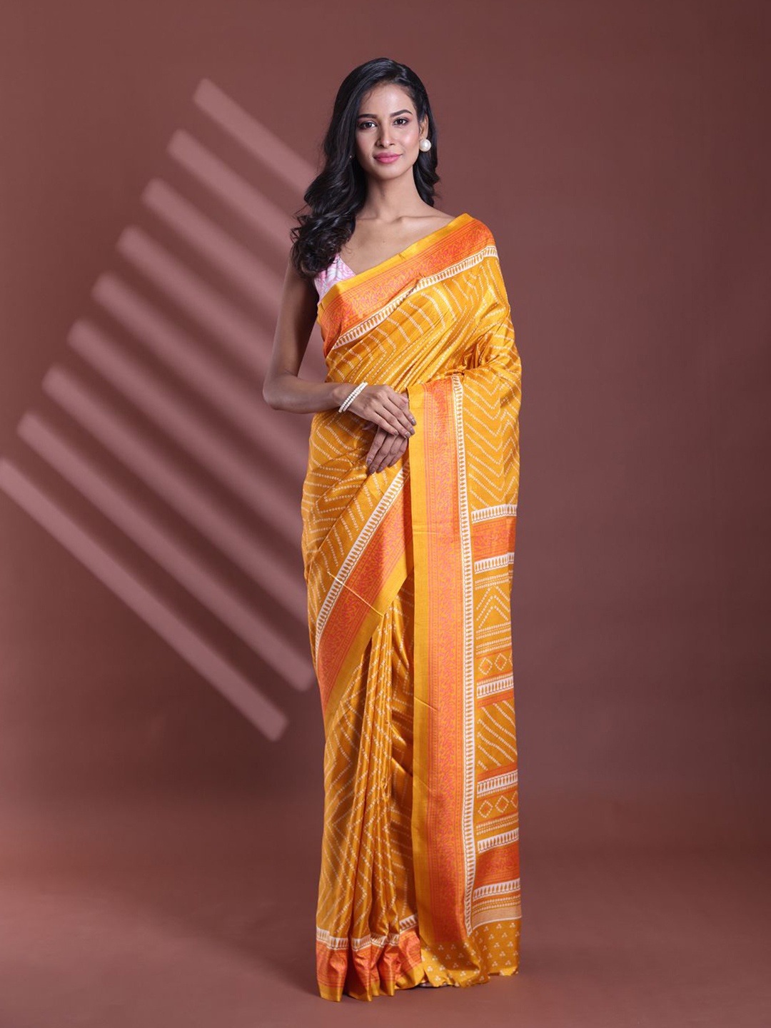 

Charukriti Bandhani Silk Blend Saree, Yellow
